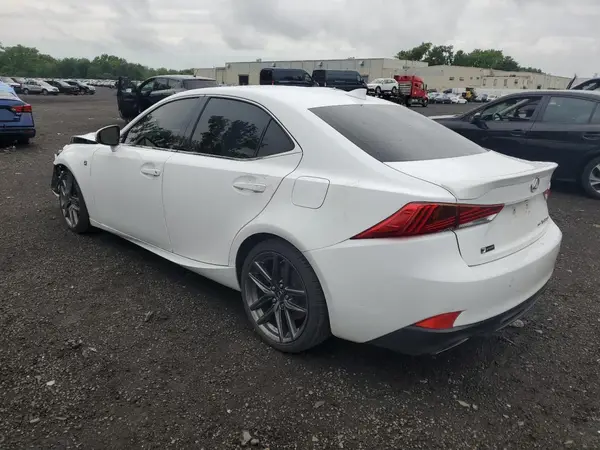 JTHC81D2XJ5028866 2018 LEXUS IS - Image 2