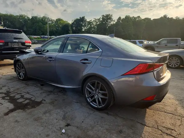 JTHC81D2XJ5030164 2018 LEXUS IS - Image 2