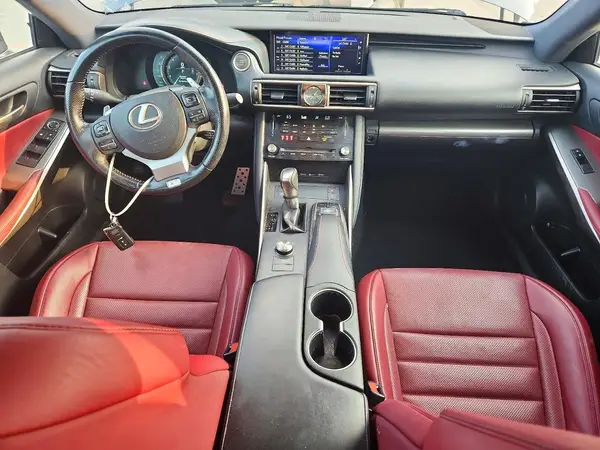 JTHC81D2XJ5030164 2018 LEXUS IS - Image 8
