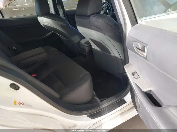 JTHC81D2XJ5030715 2018 LEXUS IS - Image 8