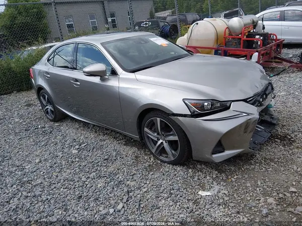JTHC81D2XJ5031914 2018 LEXUS IS - Image 1