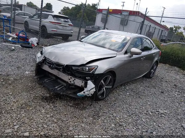 JTHC81D2XJ5031914 2018 LEXUS IS - Image 2