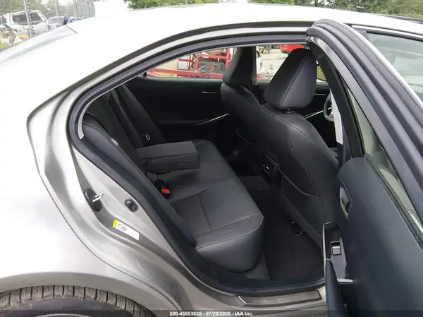 JTHC81D2XJ5031914 2018 LEXUS IS - Image 8