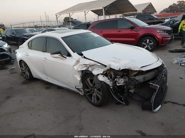 JTHC81F28M5046705 2021 LEXUS IS - Image 1