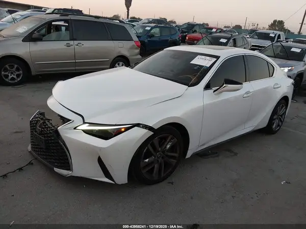 JTHC81F28M5046705 2021 LEXUS IS - Image 2