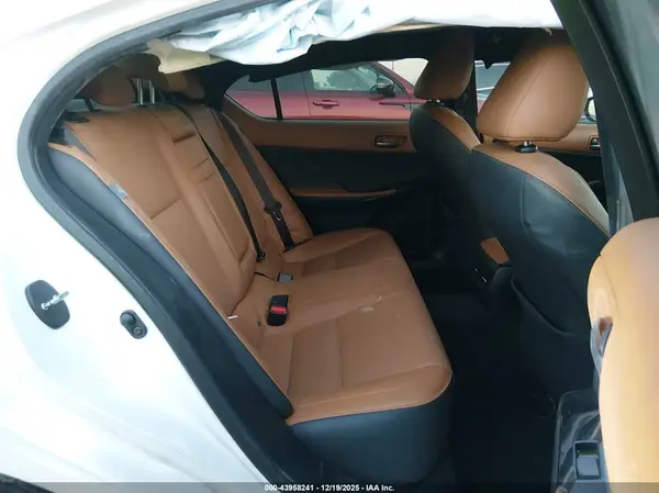 JTHC81F28M5046705 2021 LEXUS IS - Image 8
