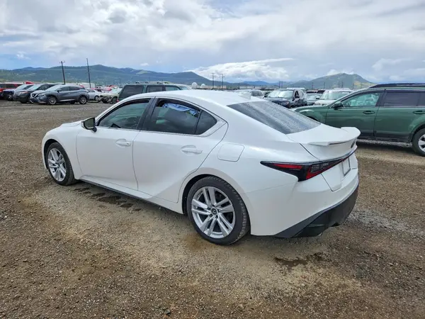 JTHC81F29M5044834 2021 LEXUS IS - Image 2
