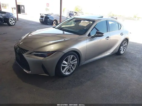 JTHCA1D20M5112820 2021 LEXUS IS - Image 2