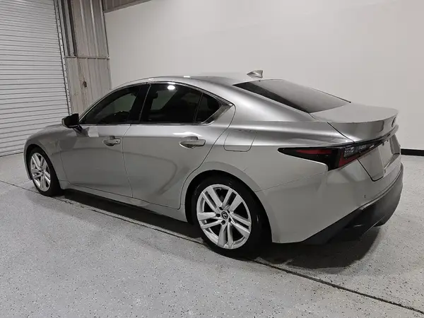 JTHCA1D20M5115331 2021 LEXUS IS - Image 2