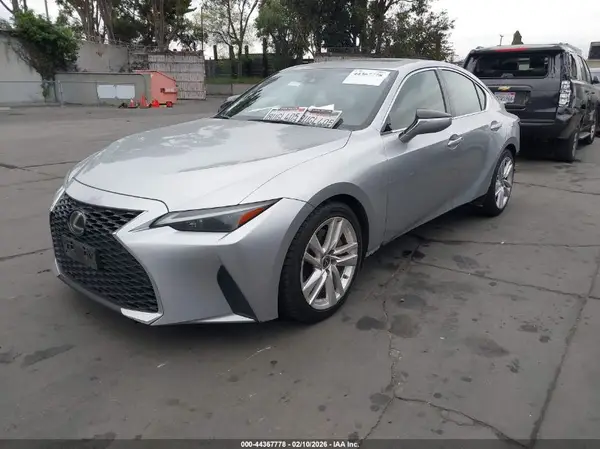 JTHCA1D21M5109215 2021 LEXUS IS - Image 2