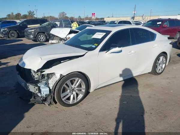 JTHCA1D21M5117413 2021 LEXUS IS - Image 2