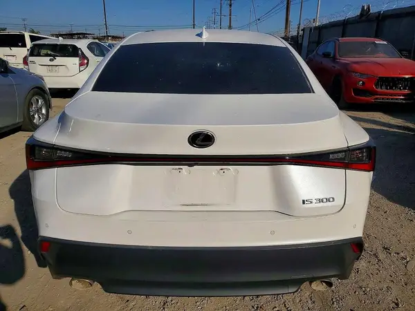 2021 LEXUS IS auction photo 6