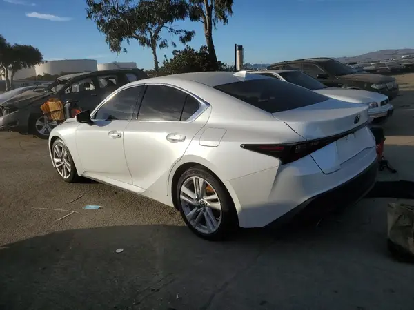 JTHCA1D2XM5110329 2021 LEXUS IS - Image 2