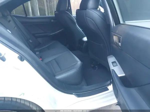 JTHCE1D22H5013801 2017 LEXUS IS - Image 8
