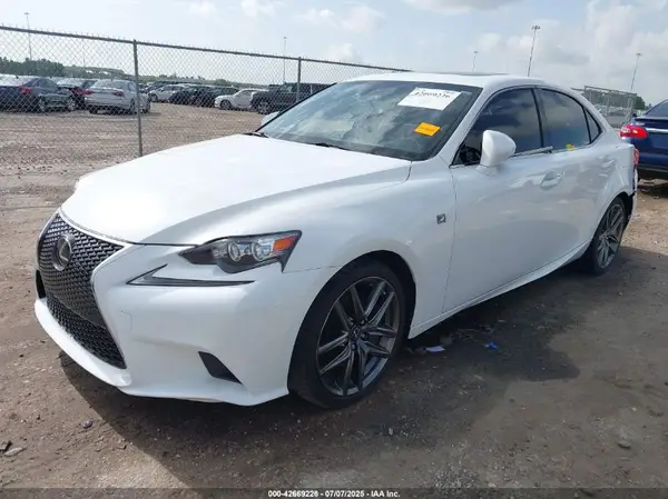 JTHCE1D24G5011594 2016 LEXUS IS - Image 2