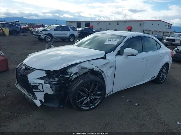 JTHCE1D24H5013573 2017 LEXUS IS - Image 2