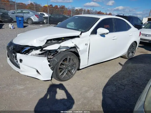 JTHCE1D25G5010468 2016 LEXUS IS - Image 2