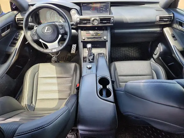 JTHCE1D26H5014112 2017 LEXUS IS - Image 8