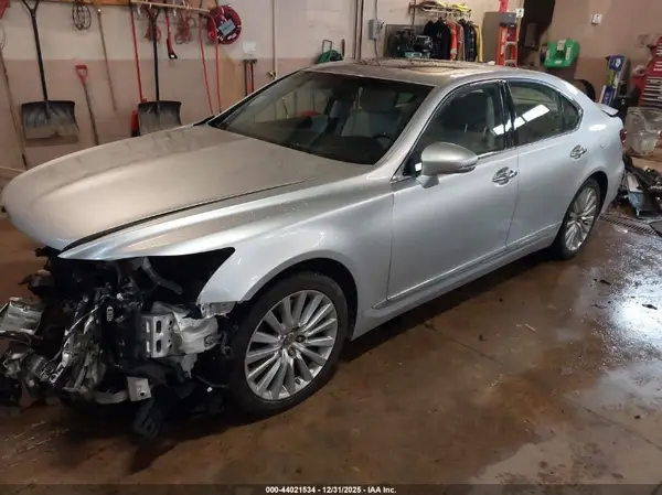 JTHCL5EF2G5025993 2016 LEXUS LS - Image 2