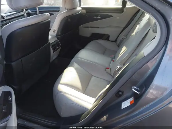 JTHCL5EFXG5026728 2016 LEXUS LS - Image 8