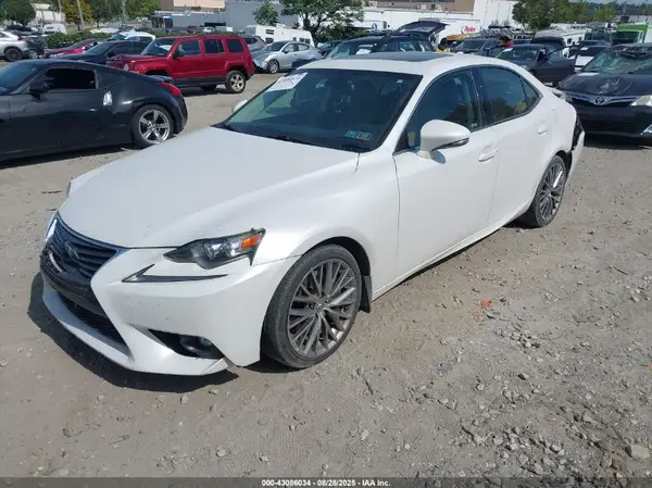 JTHCM1D20G5009540 2016 LEXUS IS - Image 2