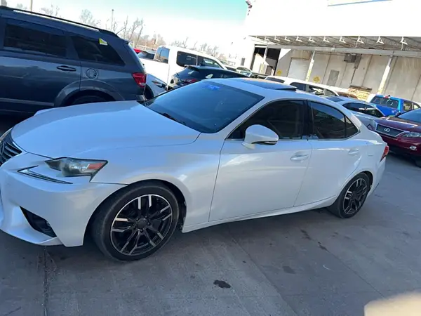 JTHCM1D20G5010851 2016 LEXUS IS - Image 2