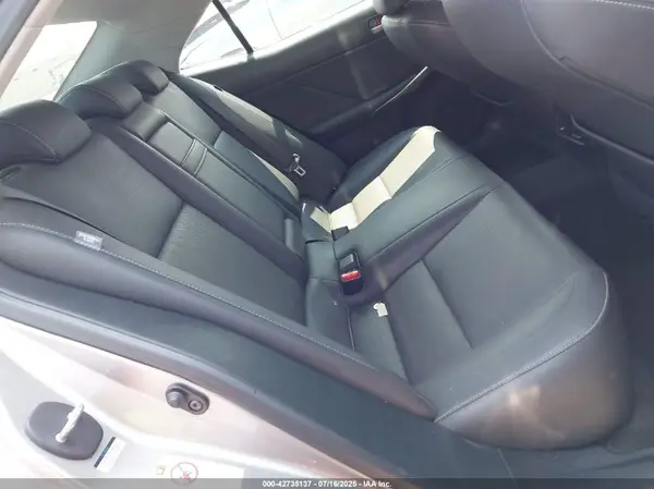 JTHCM1D20H5015033 2017 LEXUS IS - Image 8