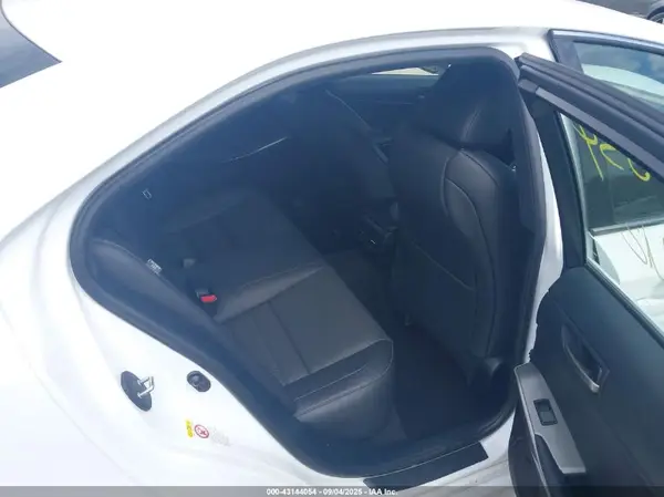 JTHCM1D20H5022080 2017 LEXUS IS - Image 8