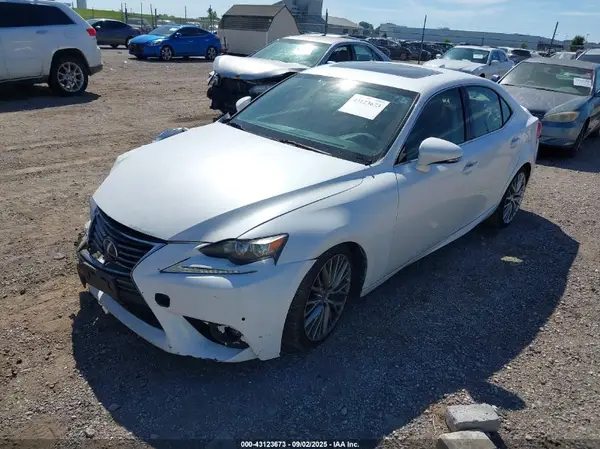 JTHCM1D21G5010681 2016 LEXUS IS - Image 2