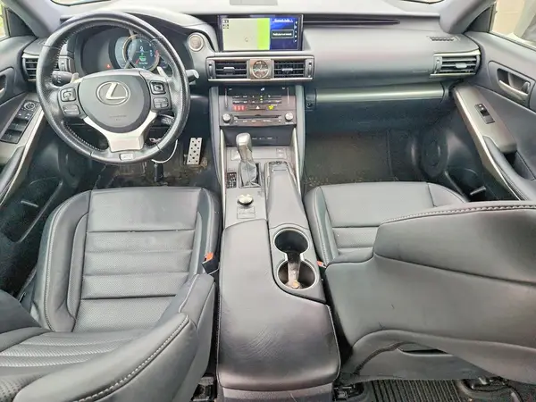 JTHCM1D21H5023075 2017 LEXUS IS - Image 8