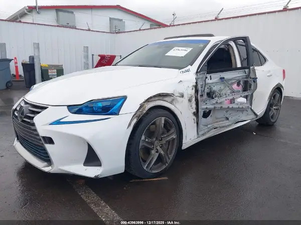 JTHCM1D21H5025280 2017 LEXUS IS - Image 2
