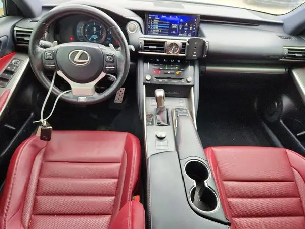 JTHCM1D23H5016015 2017 LEXUS IS - Image 8