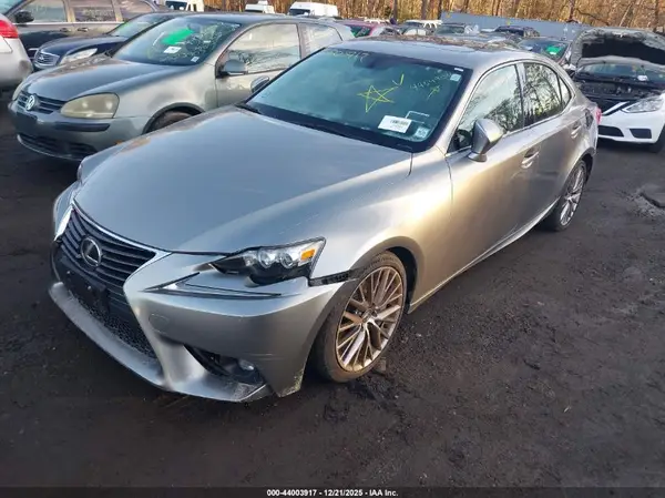 JTHCM1D24G5010724 2016 LEXUS IS - Image 2