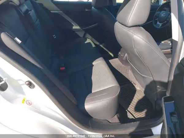JTHCM1D24H5025399 2017 LEXUS IS - Image 8