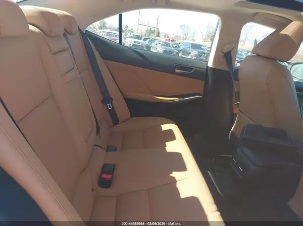 JTHCM1D25H5024519 2017 LEXUS IS - Image 8