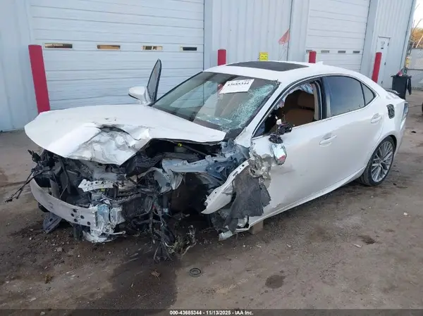 JTHCM1D26G5009901 2016 LEXUS IS - Image 2