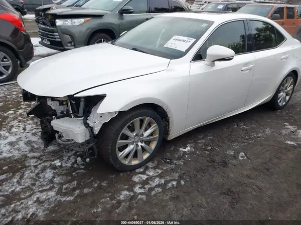 JTHCM1D27G5010670 2016 LEXUS IS - Image 2