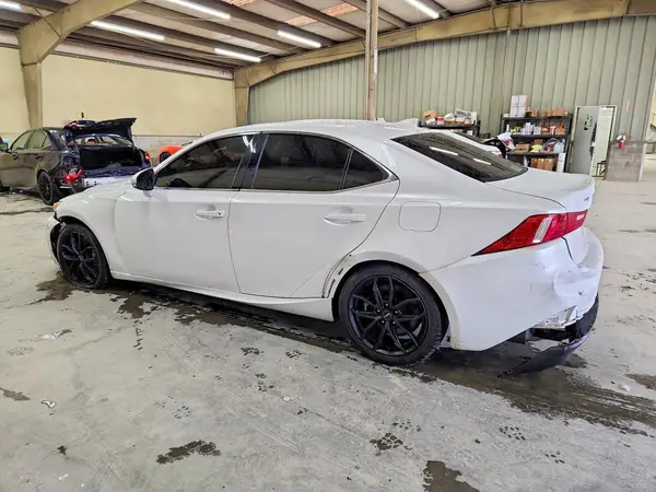 JTHCM1D2XG5005382 2016 LEXUS IS - Image 2