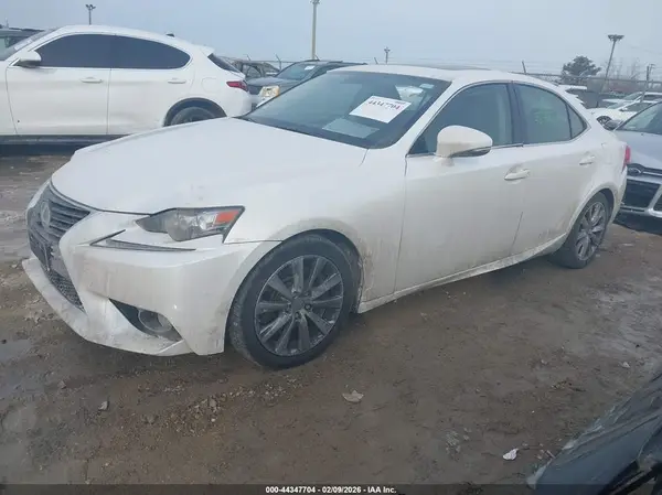 JTHCM1D2XG5014339 2016 LEXUS IS - Image 2