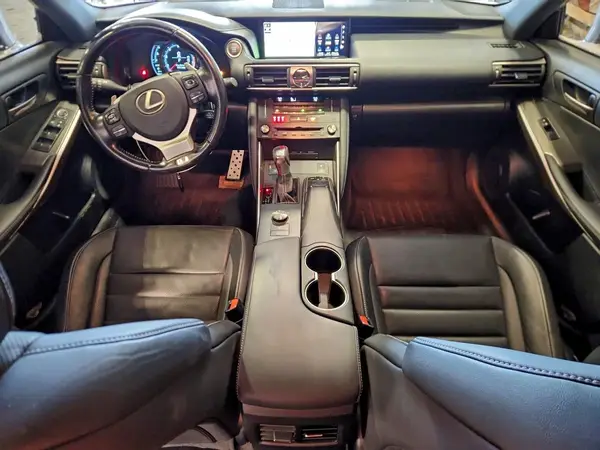 JTHCM1D2XH5018246 2017 LEXUS IS - Image 8