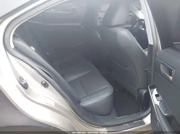JTHCM1D2XH5020899 2017 LEXUS IS - Image 8