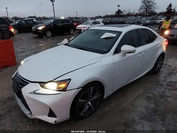 JTHCM1D2XH5021082 2017 LEXUS IS - Image 2