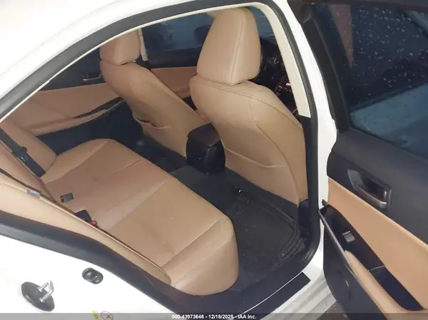 JTHCM1D2XH5021082 2017 LEXUS IS - Image 8