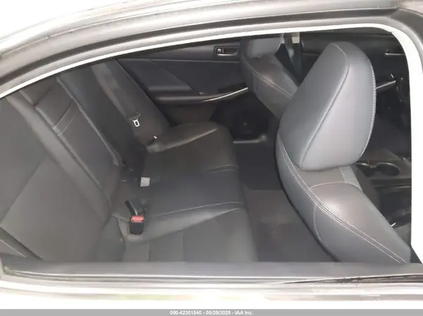 JTHCM1D2XH5023754 2017 LEXUS IS - Image 8