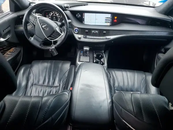 JTHCYLFF1J5000367 2018 LEXUS LS - Image 8