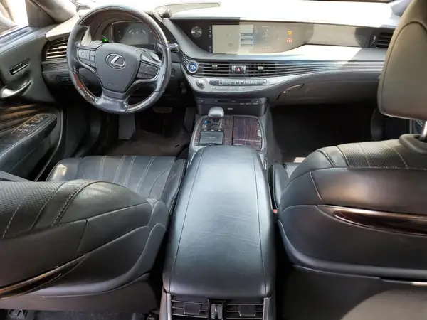 JTHCYLFF3J5000421 2018 LEXUS LS - Image 8