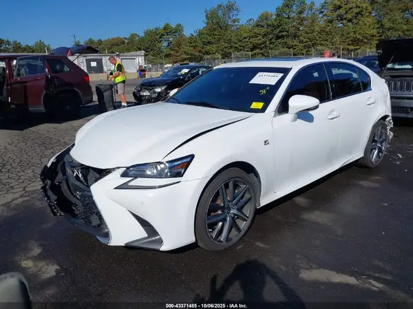 JTHCZ1BL8JA009510 2018 LEXUS GS - Image 2