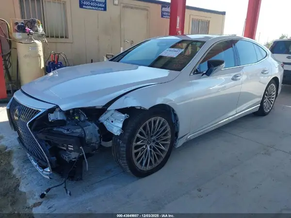 JTHD51FF2R5020463 2024 LEXUS LS - Image 2