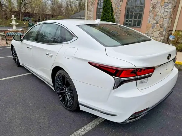 JTHD51FF4M5014687 2021 LEXUS LS - Image 2