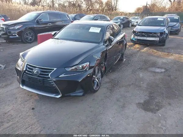 JTHD81F23L5040359 2020 LEXUS IS - Image 2